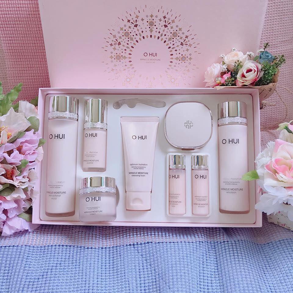 Set Dưỡng Ẩm Sáng Da Ohui Miracle Moisture KÈM CHỐNG NẮNG TRANG ĐIỂM ĐA NĂNG