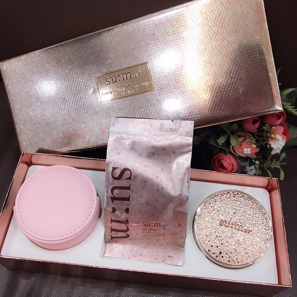 Sum37 Air rising TF Dazzling moist micro foam cushion LIMITED - cushion trang điểm với khả năng che khuyết tốt nhưng lại cho lớp trang điểm căng bóng